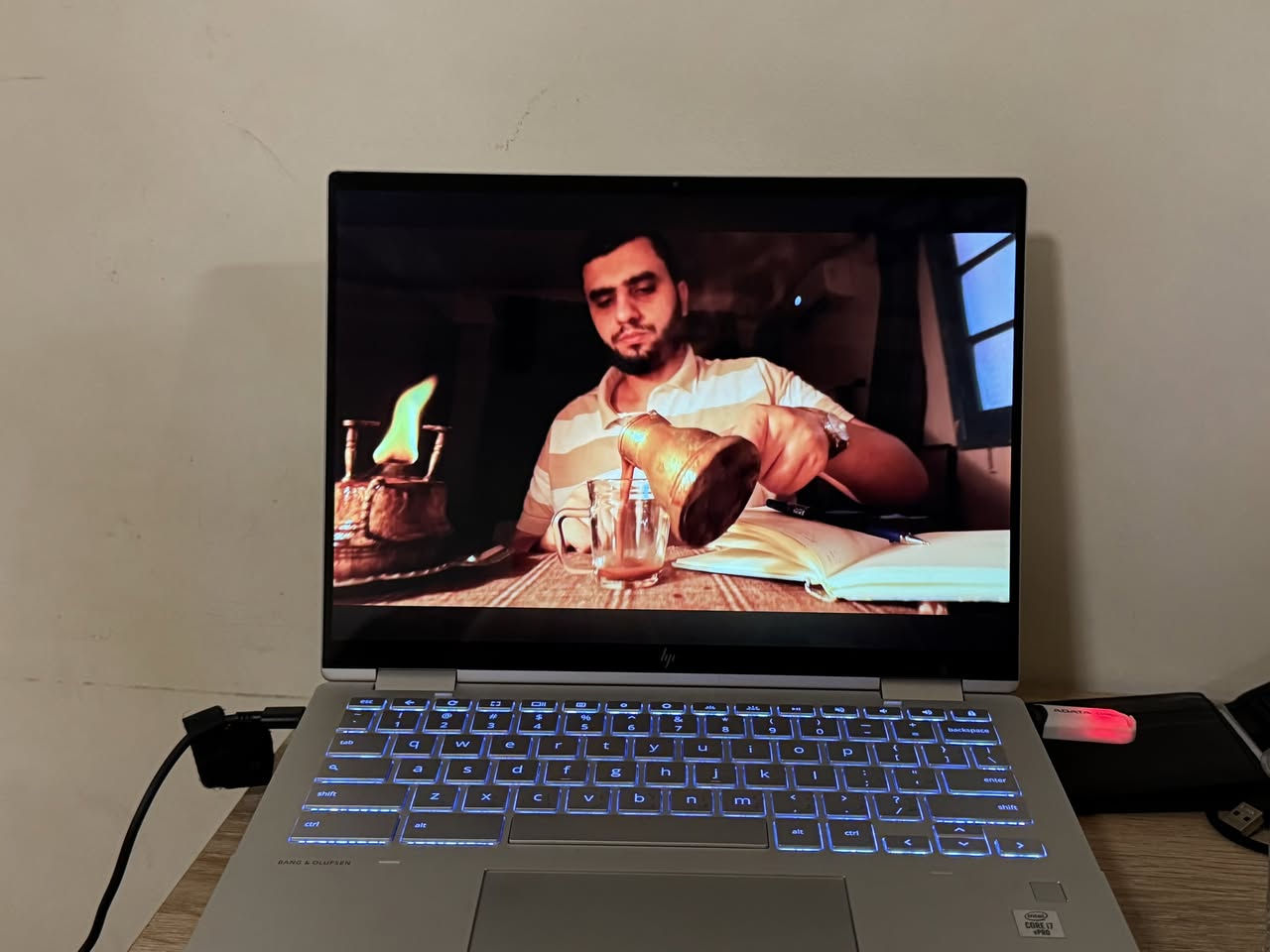 لابتوب hp مرتب ونظيف مواصفاته 

i7 جيل ال 10 
16g ram  
Sdd nvm 
شاشة 13 خفيف لونه سلفر مميز وشاشة لمس وقلاب وكيبورد ضوئي

اني مشتريه مستعمل سعره 500 وي شاحنته الاصليه

اريد مراوسة بماك بوك شنو عندك دزلي على الرقم ***********
