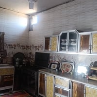 بيت للبيع مساحته ٢٥٠ متر متوفر ٣ غرفه (4*5) وصاله واسع ٧ امتار ومطبخ و...