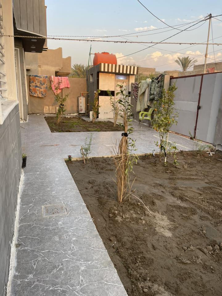 بيت للبيع
في السياحي النخيله فرع المحطه او فرع الجامع ركن تبليط للباب كافه الخدمات مولد ذهبي انترنت ضوئي مساحته 345 متر يحتوي على:

 غرفتين (غرفه 5ونص*4)

غرفه سويت  (5*4)

مطبخ (5*4)

كلدور(7*4+4*4)

استقباال (8*4)

مجمع صحيات (3*4)

صحيات خارجيه  

بيتونه (8*4)

بناء 2025

للاستفسار ***********
