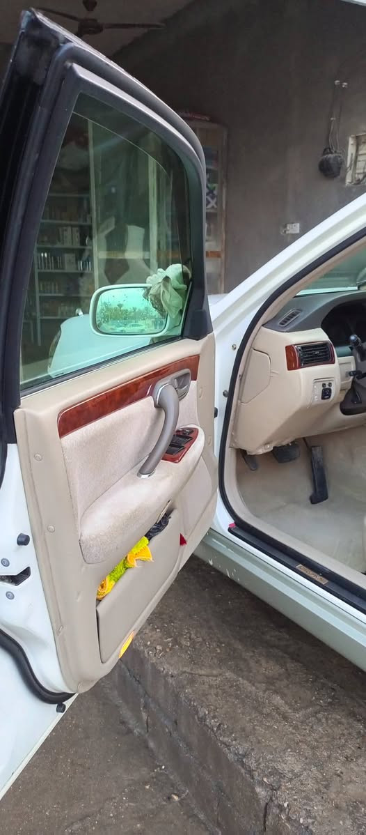 السلام عليكم
ملكه موديل 2002 (ادوات) جديد كارتون 
ماشيه جوه (١٠٠)مكفوله كفاله من الگص والضربه D4 صغير مكينه وگير كفاله 
كرستال اصل 
استمارة حجز بيها 
السعر 85 تواصل *********** وات ساب مفتوح
