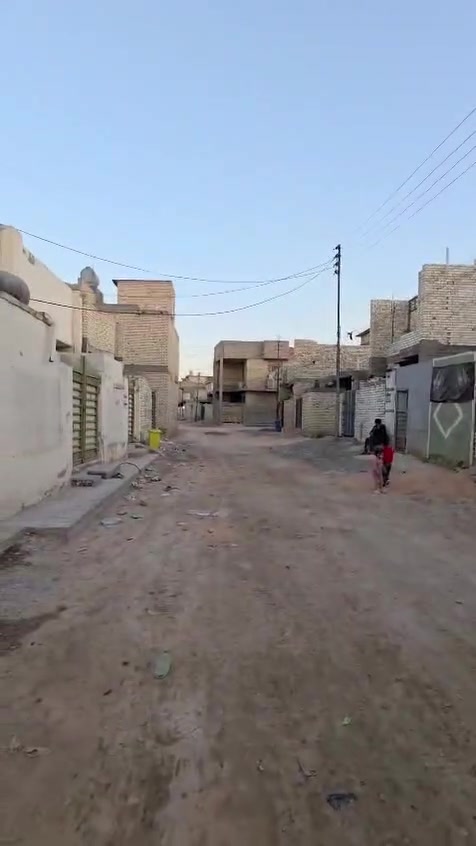 السلام عليكم بيت للبيع منطقه ضباط الثانيه الزراعي مال بلديات المساحه 150 متر يحتوي على اربع غرف مال نوم  فول بناء درجه اولى موقع كلش حلو الفرع ماله جاي يبلطون بيه تجي وتشوف بعينك سعره مناسب سعره 130 وبي مجال اي استفسار عن الرقم ***********
