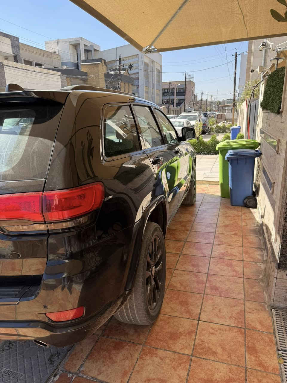 جيب كراند شيروكي للبيع 
حادث السيارة من امريكا تبديل ويل فقط
بلعراق صار بيهة صبغ جاملغ يمنى وبارد بل 
ماشية70الف ميل
سعر السيارة 24الف دولار
مكان السيارة بغداد
رقم ***********
