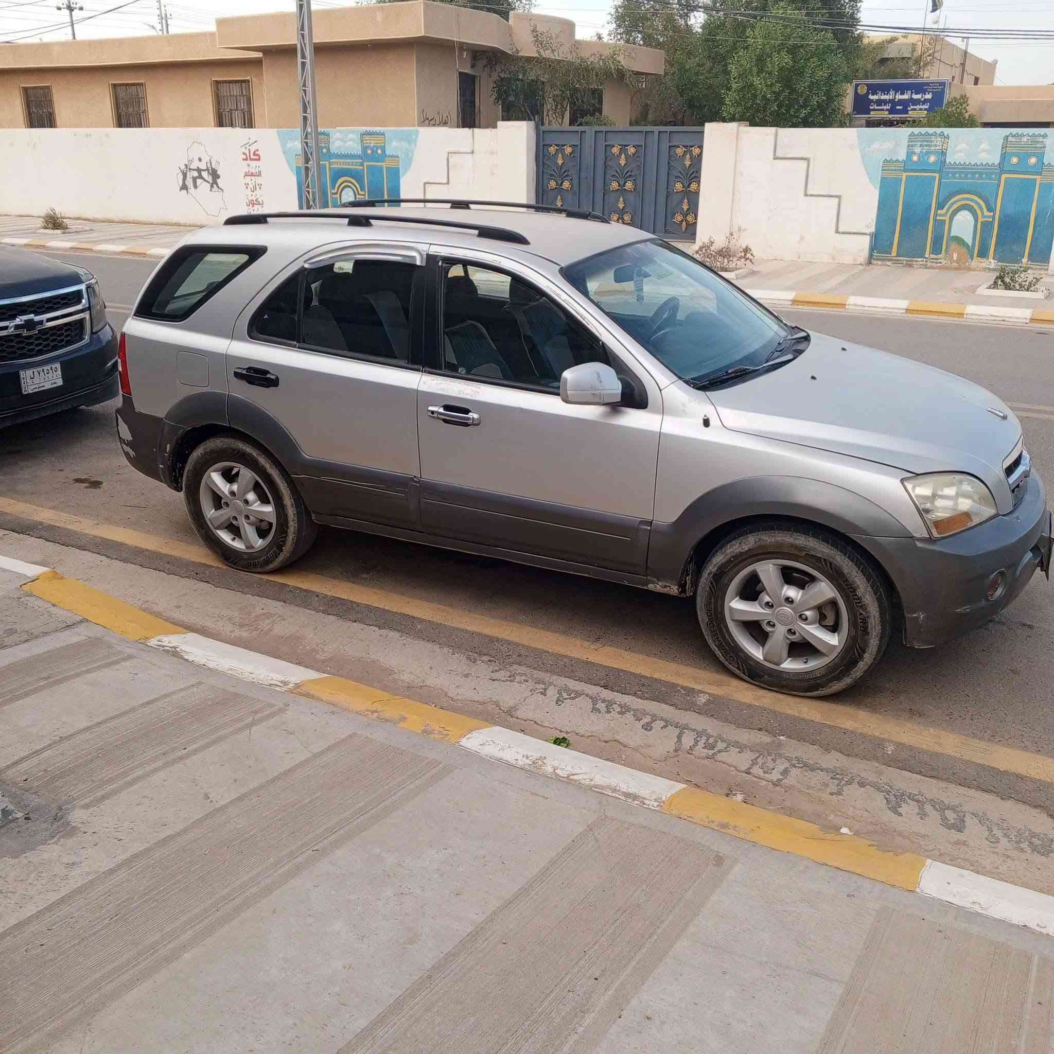 للبيع كيا سورنتو 2009 - 6 سلندر 5 راكب  
الحالة: مكفولة - محرك كير تبريد شغال  
المواصفات: دواخل جلد، سقف راكات، ويل كب، واقيات شبابيك  
الرقم: اربيل - سنوية ساقطة 3 سنين - تحويل مباشر  
المكان: الفلوجة - شارع السد قرب عزالدين - للمعاينة  
السعر: 75 ورقة - بيها مجال بسيط للطيبين  الفلوجه 
ملاحظة:   
اتصال: ابو خالد  
***********  
***********
---
