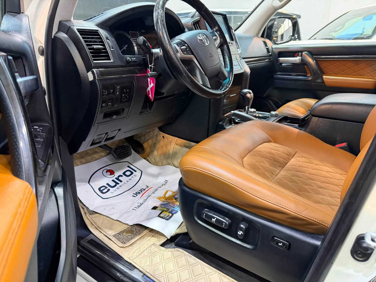 Land cruiser 2021 🎌 GXR 
لاندكروز 2021 🎌جي اكس ار 
فول ١/١ 
عداد المسافة 66000 k/m 
بحريني 🎌
📍بغداد شركة ابو ظبي چكوك قرب بوابة الكاظمية 

***********

