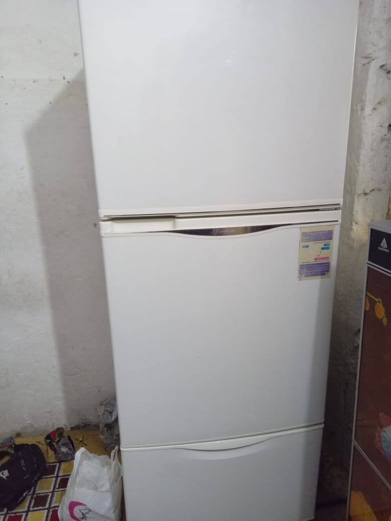 السلام عليكم ثلاجة الحجم الكبير جاهزه اخت الجديده خير من الله ماطابه تصليح السعر 350هاتف***********العنوان بغداد
