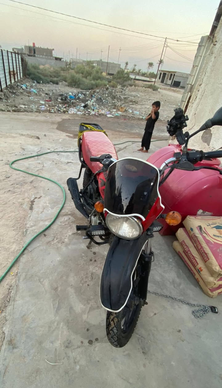 بوكسر جبلي مديل 2020 رقم وسنويةوجديده بأسمي 
الدراجه مناقصها شي 
كلشي شغال 
هورن اشاير لايت زنون دبل اشاره 
مكاني:
البصرة - الجزيره 
السعر: 1,600,000 مليون وستميه
للبيع او مراوس بفورزه 0.8 رقم ...
للاستفسار:
*********** واتساب 
*********** اتصال 📞
مكلف بالنشر
