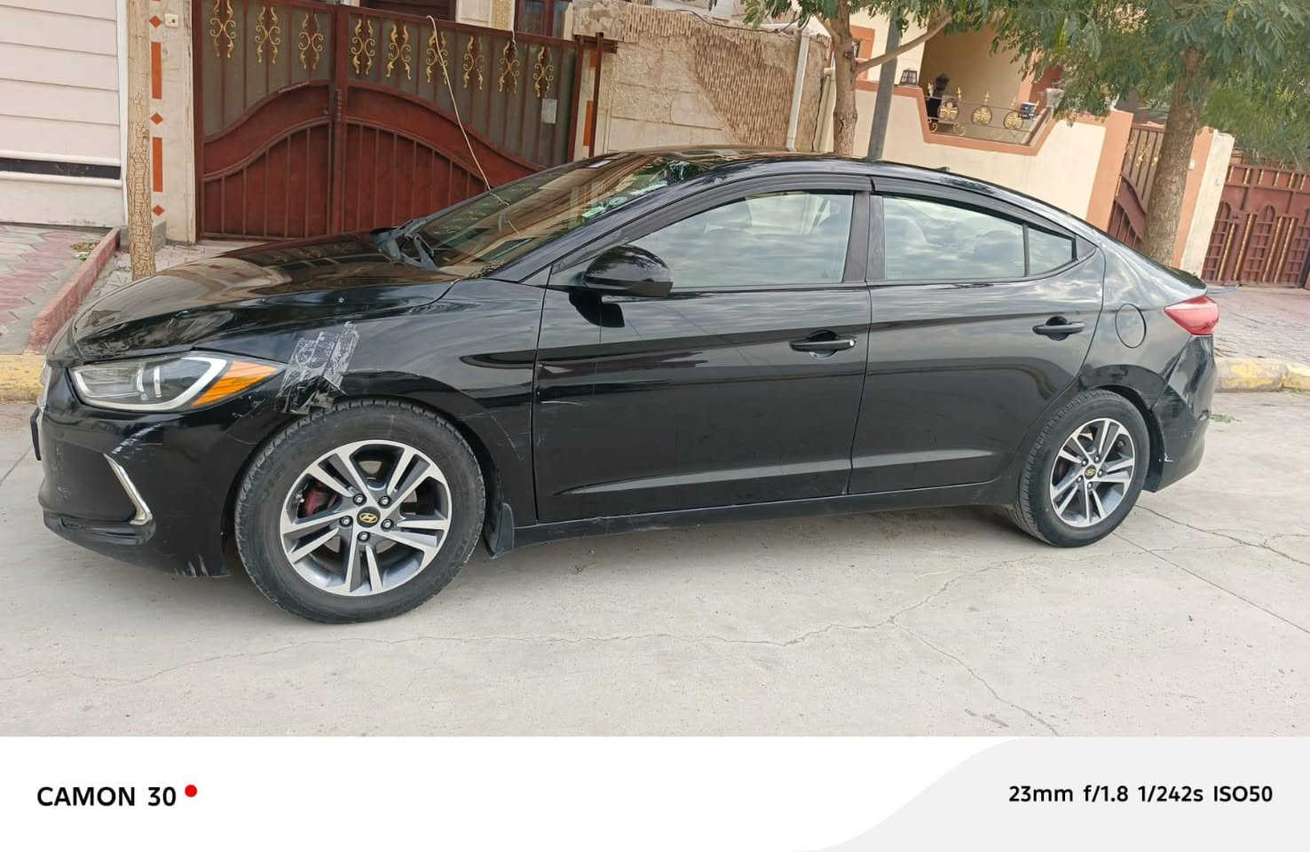 النترا 17 كير عادي 
امريكي ضربتها صندوك وجاملغ وربع بونيد من يم جاملغ 
سياره محرك كير صدر كهربائيات كله مكفوله سيارة باسمي احولك ثاني يوم سعر 120 بيها مجال لطيبين
***********
