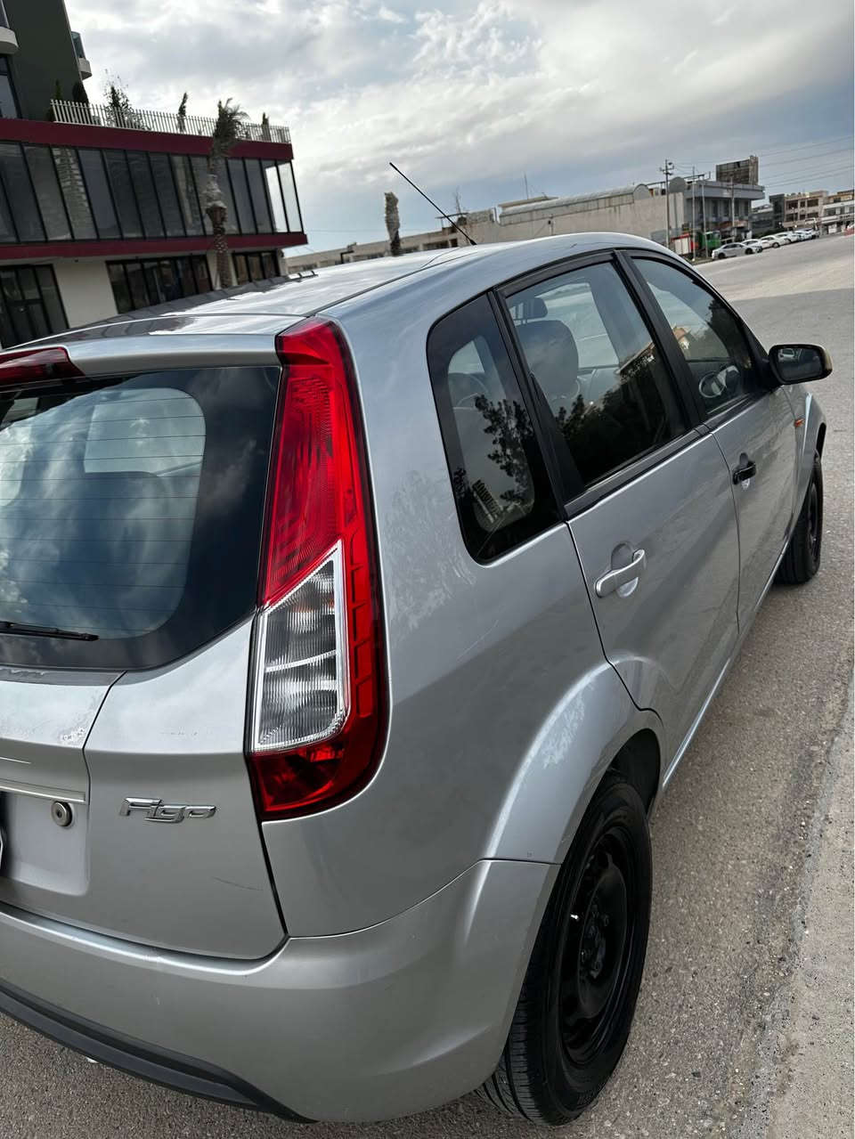 فۆڕد فیگۆ 2015 
بێ بۆیاخە، تەنیا ساردی هەیە
چوار تایەی تازەیە و 124 هەزار ڕۆشتووە
سەنەوی ساڵ زیاتری ماوە
گێڕ و مەکینە و تەحویل و غرامەی بەشەرت
نرخی 85 وەرەقە و مەجال

ژمارە مۆبایل
*********** السليمانية, العراق
