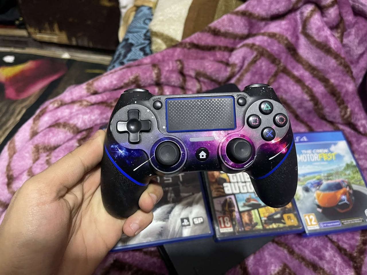 السلام عليكم بلي 4سلم اون لاين جهاز لوك ستيكر ممفتوح جهاز كلشي مابي وياه دركسون و٣اقراص وياه يوبي اس 850 مثل مموضح بل صوره سعر ٣٥٠وبي مجال رقم ***********
