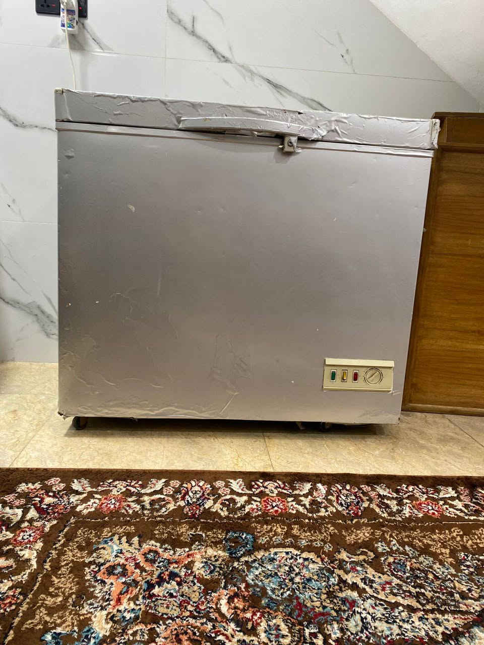 سلام عليكم عندي ثنين مجمدات للبيع نضيفات وتجميدهم كلش حلو رصاصيه 200 والبيضه 250 وبيهن مجال الرقم ***********
