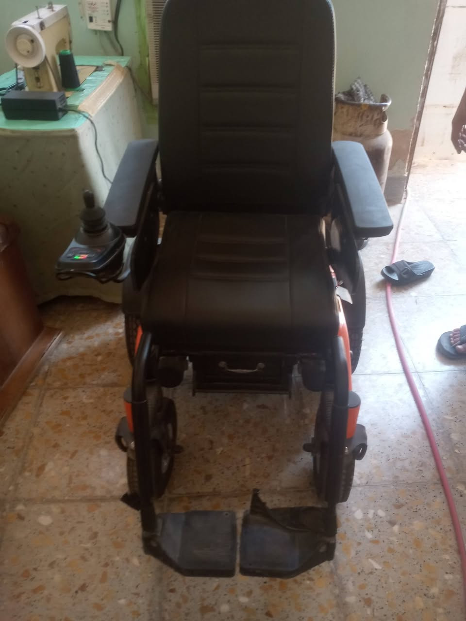 السلام عليكم عربانه مال معوقين النظافه 90% العنوان البكر لي قرب مستشفى الضامن السعر 325 وبيها مجال رقم الهاتف ***********
