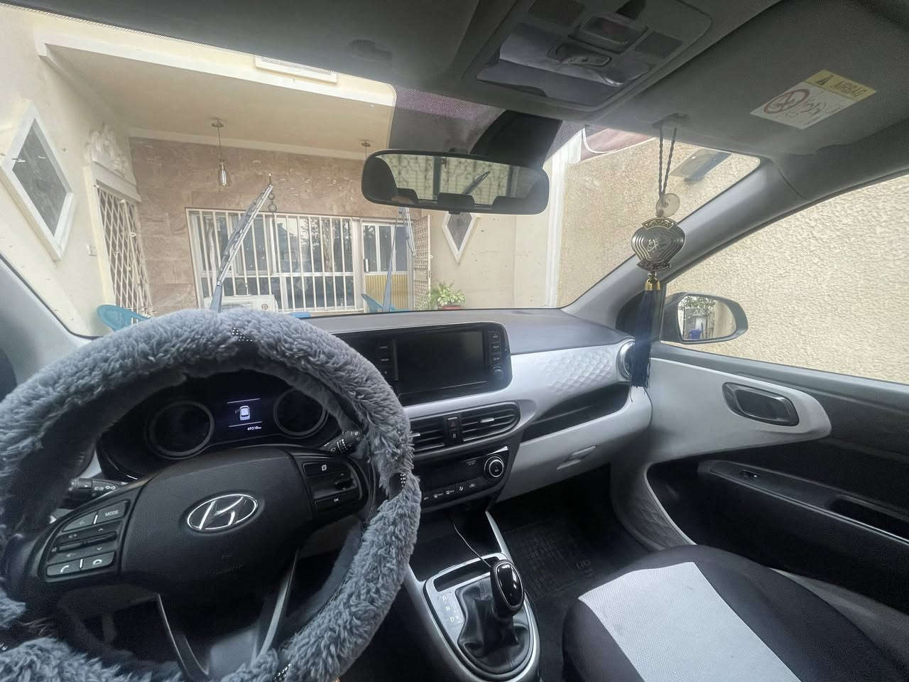 سيارة هيونداي I10  للبيع 
موديل ٢٠٢١ ماشية ٦٦ الف
بيها كاميرا خلفية
الكير اوتوماتيك (AMT) 
تحكم ستيرن
محركها ٤ سليندر سعته ١٢٠٠
وشاشة بلادي تستقبل كار بلي واندرويد وبلوتوث يعني اي تليفون يكنك عليها
حساسات امامية ومانع للتصادم ( السيارة تدوس بريك من حالها اذا شئ صار قريب عليها) فهل شغلة حيل تحمي من الحوادث 
تبريدها زين
السيارة ٥ راكب وصالونها واسع ومريح
الاضوية والجام تنسد لوحدها عند قفل السيارة

السيارة مهتمه بيها حيل وايدي بيها وكله احطلها محسن مع انو ميحتاج بس تعواد وهم كل ٣٠٠٠ كم ابدلها دهن وحيل معتنيه بيه 
والحمد لله مابيها اي عطلات واقتصادية حيل

اريده ابيعها على ١٠٥ ورقة وبيها مجال 
المكان بغداد / الكرخ
والسيارة مشروع وطني وكل اوراقها محدثة


**إذا كنت صاحب هذا الإعلان وتريد حذفه لأي سبب، رجاءا أرسل رسالة إلى الدعم الفني**