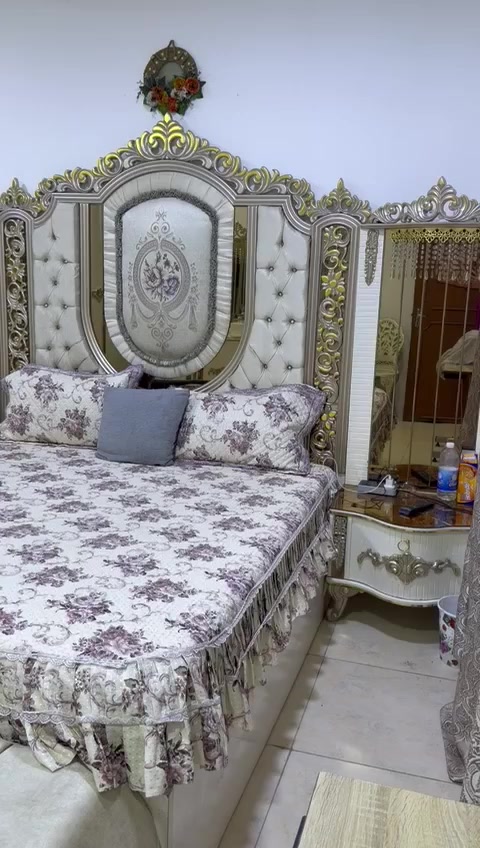 سلام عليكم عندي غرفه تركي دراجهً اولاً موقع بغداد الكرادة ًلسعر مليون وربع  الغرفه نضيفه جديد سنهً ماصار لههً الرقم ***********
