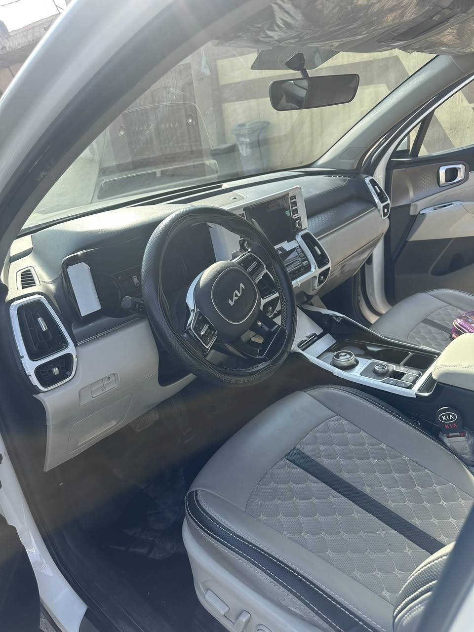 سورنتو ٢٠٢٢ مكفوله من الصبغ والبارد موجود السونار بلصور فقط حالوب ناعم بلقماره مايبين فقط بلسونار بين باقي السياره مكفوله گير ماوس 
٦ سلندر 
ماشيه ٥٨
٧ راكب ٣ قطع تبريد للاستفسار *********** بيع فقط بدون مراوس 
مكان سامراء تحويل مباشر
سعر ٢٦٠ وبي مجال
