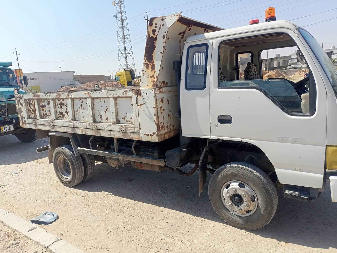 السلام عليكم للبيع،كنتره نوعيه جاك صيني محور محرك اوكير ياباني مال شيطانه حموله 3 طن الحصه كاز 75 لتر سنويه رقم عاج رقم انكليزي الانبار تخم تاير جديد السعر 85  أو بيها مجال للشراي مكان السياره الانبار عامريه الفلوجه 
الرقم ***********
