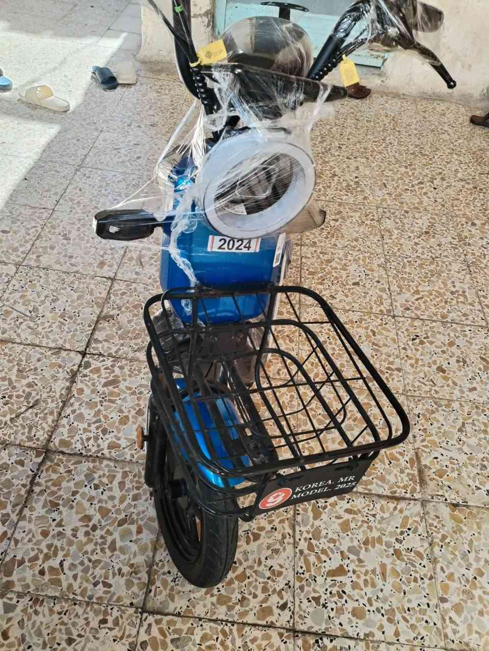 بايسكل شحن أصلي نظيف جدآ 
للبيع والسعر مناسب جدآ  250 وبيه مجال
ماركة
ضد الماء
ويل كب
مصنوع من الالمنيوم
يتحمل وزن 200 كيلو 
سرعة فعلية مع وزن الشخص تصل الى 50 كيلو متر 
شاشة عرض معلومات كبيرة ملونة ماركة
أضاءة قوية جدآ عالي وناصي 
دبل امامي هايدروليك 
دبل وسطي هايدروليك 
يتميز بانظمة
1 بايسكل بايدر 
2 ماطور شحن 
الاتصال على الرقم ***********
