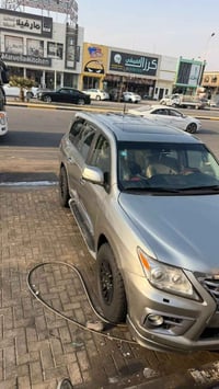 لكزس LX570 • ٢٠٠٩ • حادث سقف