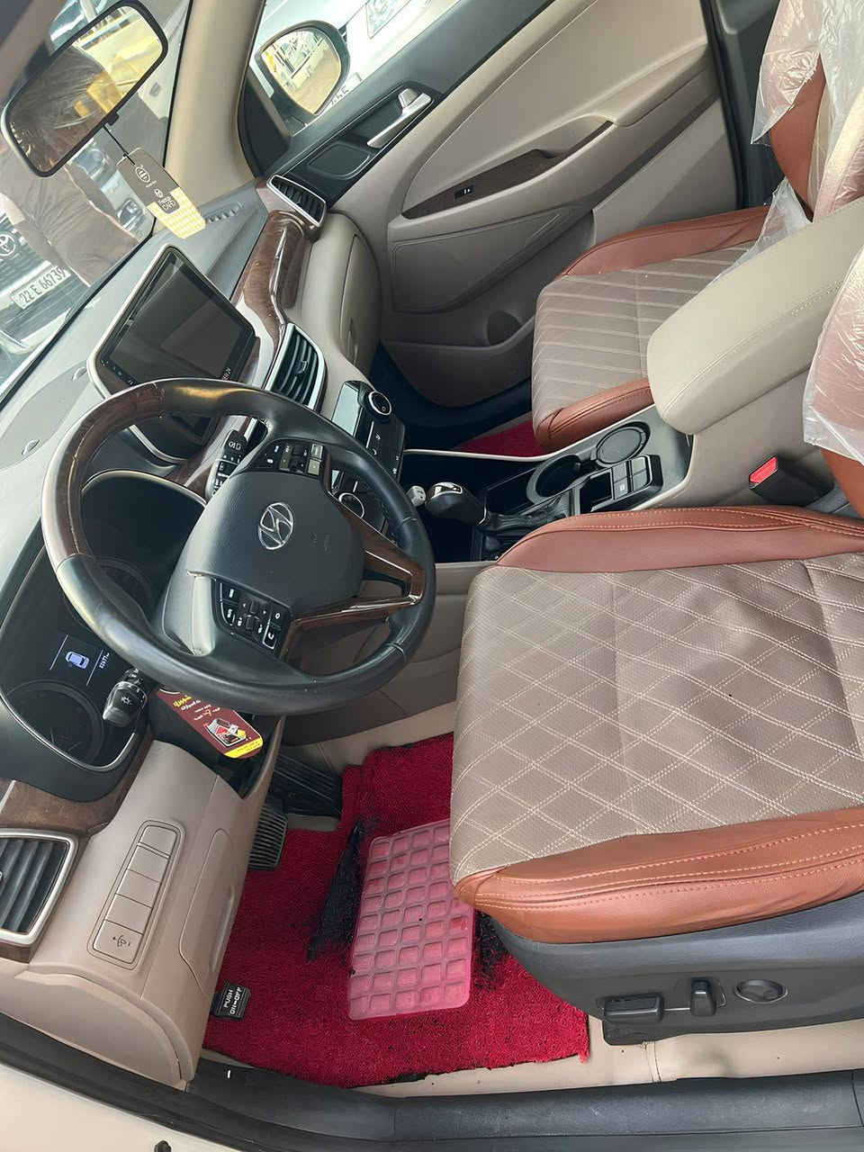 توسان 2020 

ماشيه 82 رقم بغداد 

اللون مميز بالتوسان ( ابيض صدفي )

السيارة فول عدا الفتحه  

لايت 5 عدسات 

سايد بريك بل رجل 

بصمه تشغيل 

بصمه بالابواب الاماميه..

نظام ترحيب بالسياره عن قرب..

ويل كب الكبير 

محرك 2000

تبريد قطعتين...

شاشة

ثلاث انظمه قياده

يدات نيكل 

كشنات كهرباء

لدات بل مري ترحيب

 لدات أماميه لايت عدسات

بك لايت لد 

داش كام 

مري شفط

اشاير بالمري

حساس خلفي 

رقم الهاتف ‏***********
العنوان الرمادي ( حصيبة الشرقية )
