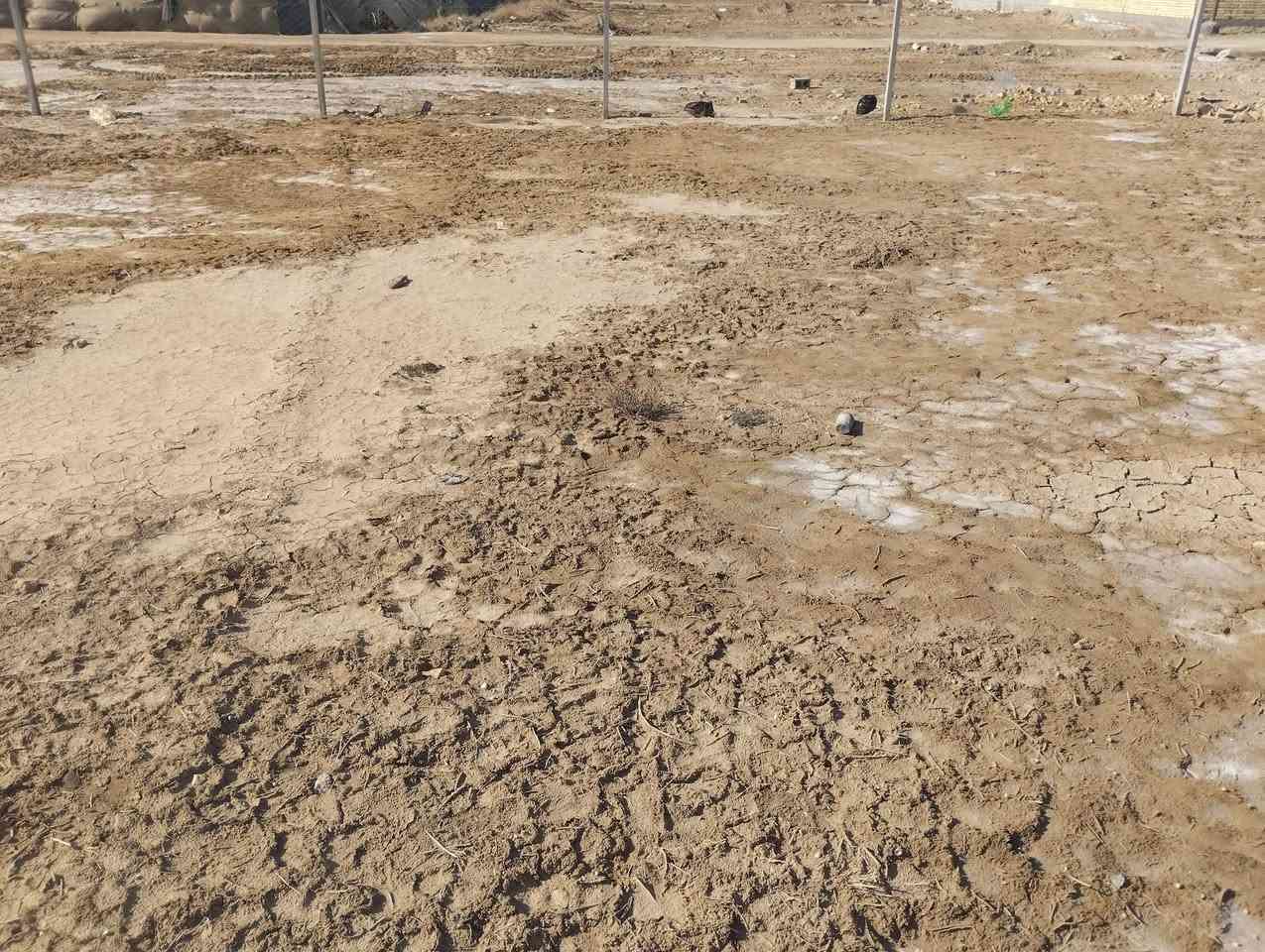 السلام عليكم للبيع قطعه ارض طابو زراعي سند 25 مداور المكان حي منصور ع نزلت معمل النايلون المساحه 1650متر *********** بي واتساب
