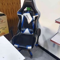 كرسي ومكتب نضيف للبيع مستعمل استفسار رقم 07715129677