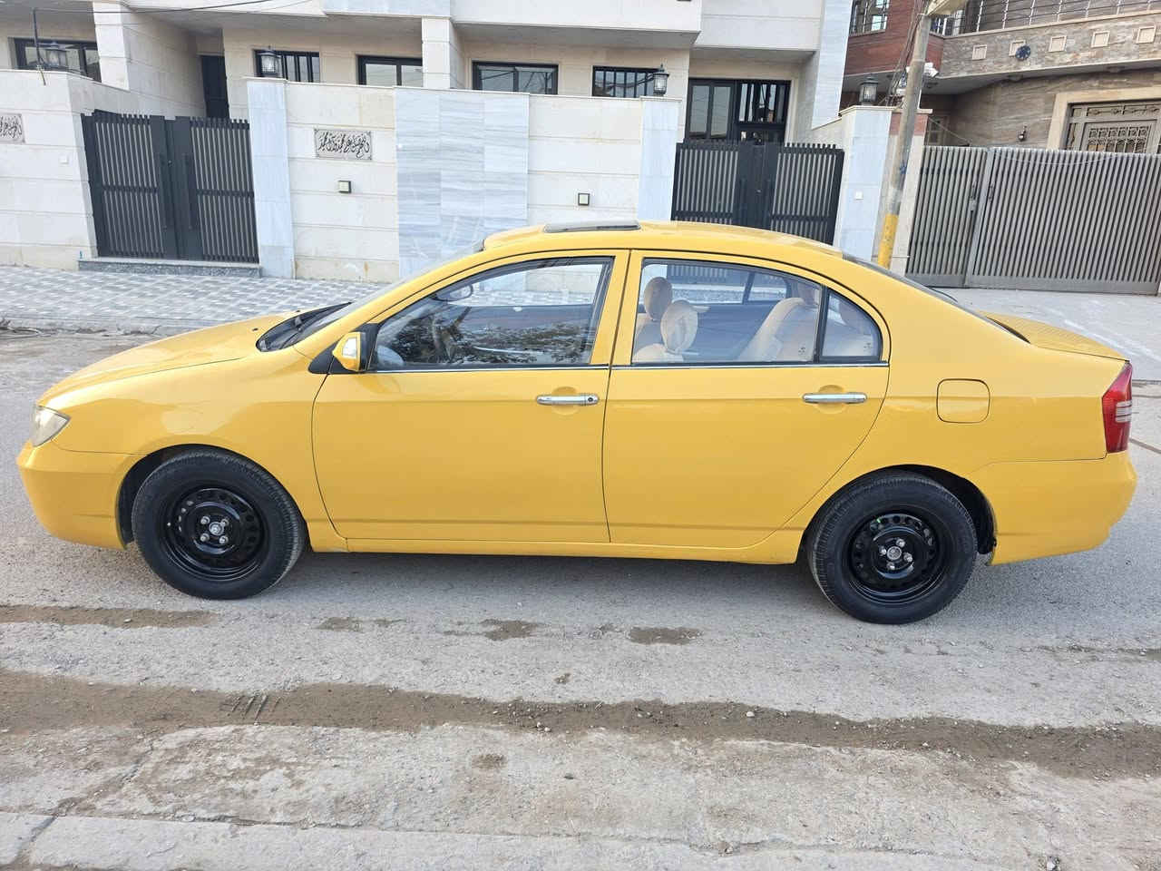 ليفان ٦٢٠ موديل ٢٠١٣ محرك كورلا كير عادي كلج جديد كورلا بيه صبغ صفحه وبنيد بدون ضرر جماليه صدر امامي خلفي جديد منظومه تبريد جديده مال كورلا شرط ثلج مدوشم كشنات وكاعيه تخم تاير نظيف رقم بغداد باسمي السعر ٤٦ ورقه للاتصال ***********
