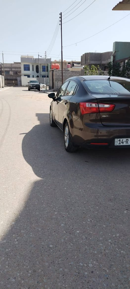 السلام عليكم سياره كيه ريو موديل 2014 وأرد خليجي مكفوله كفاله بس بيه جراد قليل مكينه 1600 مواصفاته تحكم ستيرن جهتين اشاير بلمارايه مراياته شفط بلوجكترات كامره خلفيه وشاشة ويل كب حته السبير لونه جوزي مميز رقم انكليزي بصره سياره جاهزه من كل النواحي تبريد حداده كلهه جاهزه السعر 95عنوان أبو الخصيب إستفسار علرقم ***********
