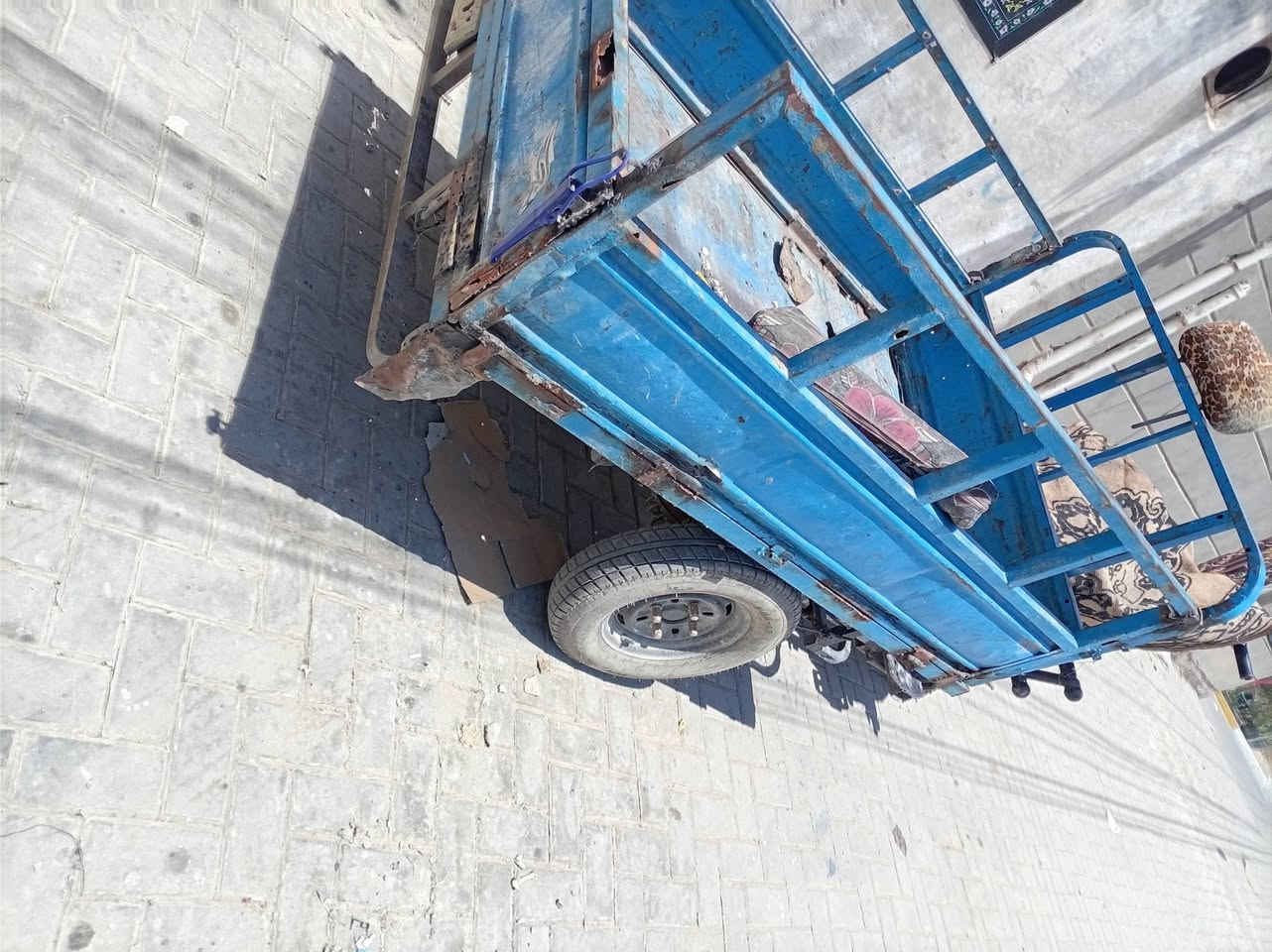 سلام عليكم ستون للبيع مديل7 اكسن صقر رقم أبيض مكينه 21ركبه ملحومه سعر750, ***********
