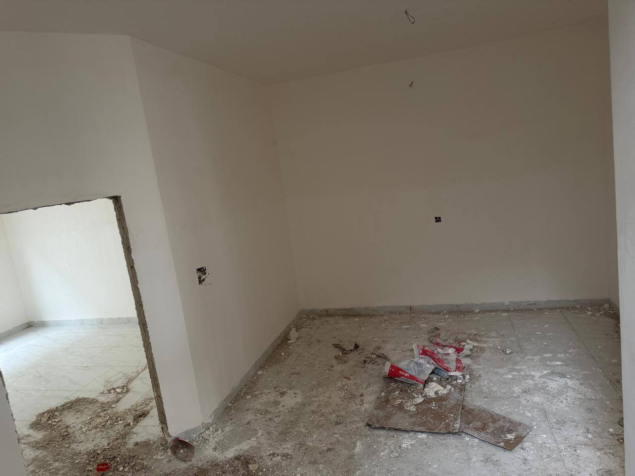 السلام عليكم يوجد دار للبيع مجمع دجله  تكريت الديوم طابق واحد مساحه 200 متر واجهه 10 نزال 20 شارع 15 تسليم شهر الثالث يتكون  من  مطبخ غرفتين النوم استقبال مجمع صحيات عدد اثنين 
السعر الكلي 135 مليون
واصل 55 مليون
عندي استلام المفتاح 15 مليون
بدون قسط  سنوي 
القسط الشهري مليون فقط
الدار بدون مبادره
الاستفسار على الرقم ***********
