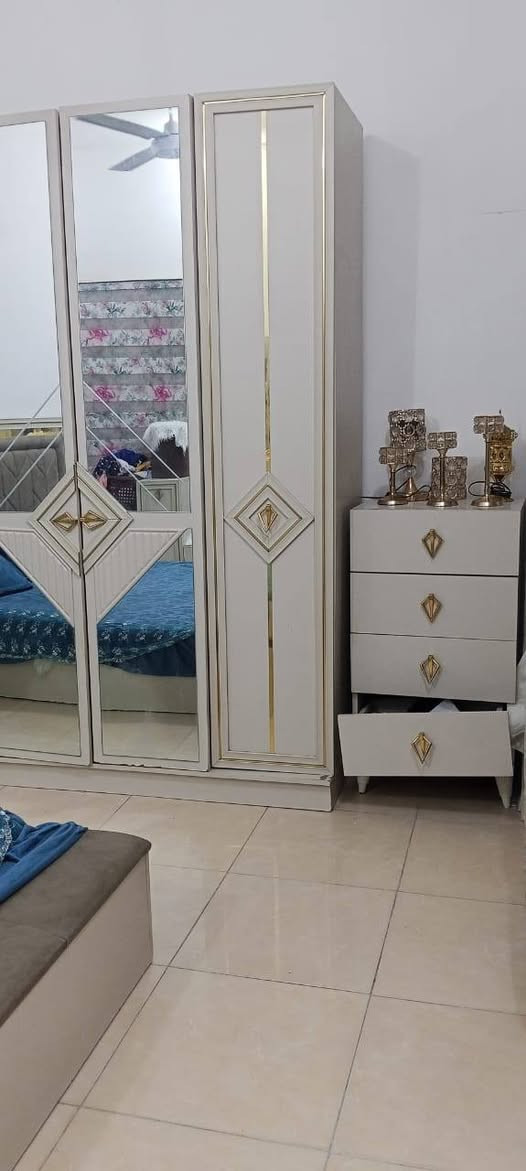 غرفة تركية للبيع السعر ٧٥٠ وبيهه مجال الاتصال على الرقم ***********
