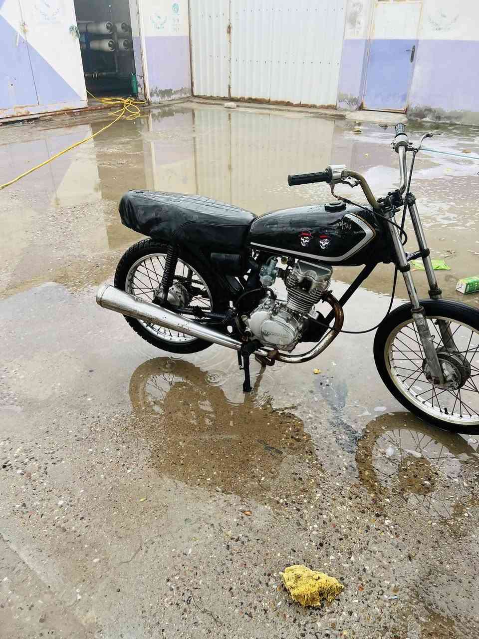 ‏سلام عليكم دراجة للبيع محرك حلو وناعمه ‏السعر 250 بيها مجال مكان بصره 5ميل ***********￼￼￼￼
