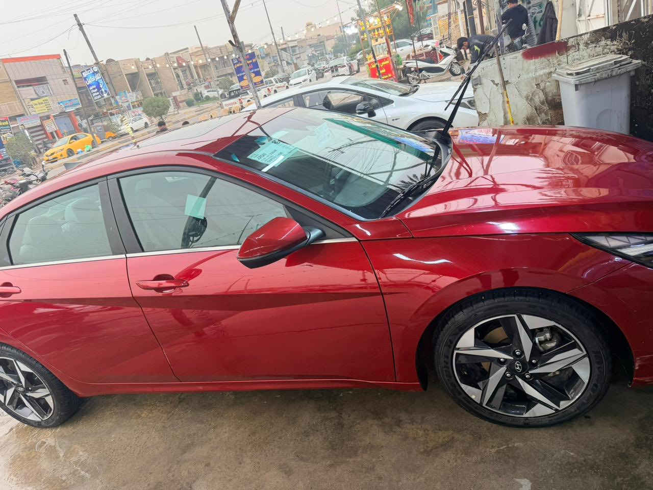 السلام عليكم
النترا 2023 فئه لمتدد 

السياره فول موصفات 

حادث جاملغ وبنيد 

مكينه 2000 دوش 

فتحه + كشنات جلد + كشنات تدفئه +كشنات كهرباء 

رادار امامي + مثبت سرعه + تحديد مسار 

داخل ابيض 

رقم بغداد بسمي تحويل ثاني يوم 

السعر 165 

رقم *********** 

مكان بغداد الشعب
