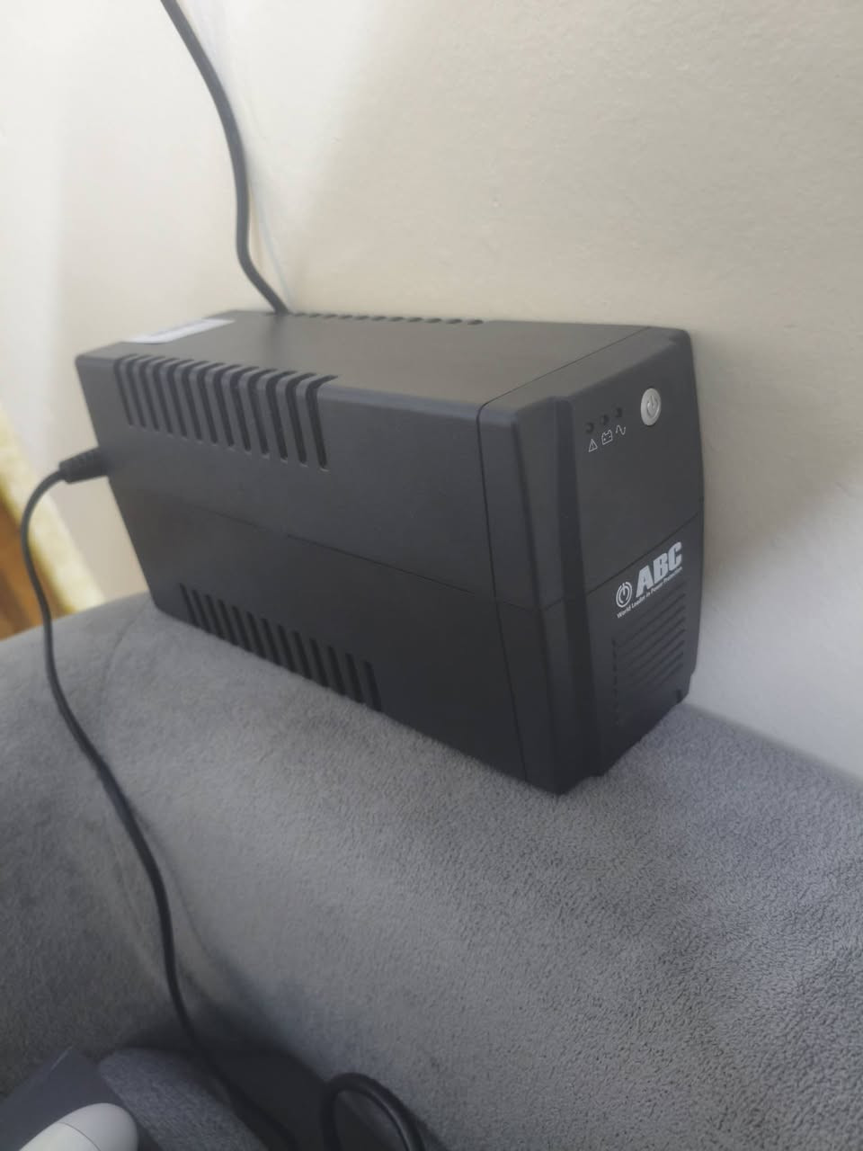 سلام عليكم بلي فور سلم واحد تيرة مهكر مع يو بي اس جديد مع 2 يدات اصلية للتواصل البلي كلش نضيف امانة الله السعر 400 من اكولك نضيف يعني نضيف امانة وبي مجموعة العاب تكدر تجي وتفحص للاستفسار ***********
