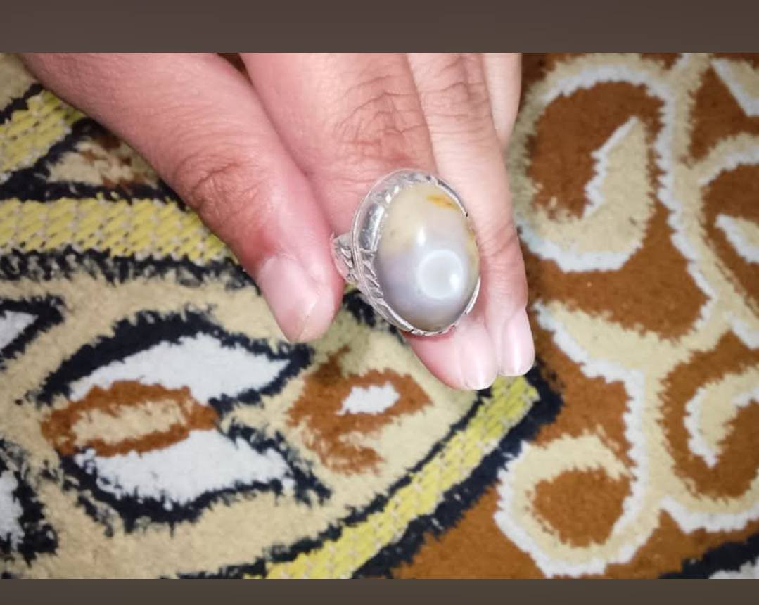 سلام عليكم محبس للبيع نوع لمحبس سليماني عين صريحة سعر 55وبيه مجال العنوان ذي قار سوق الشيوخ كرمة بني سعيد رقم ***********
