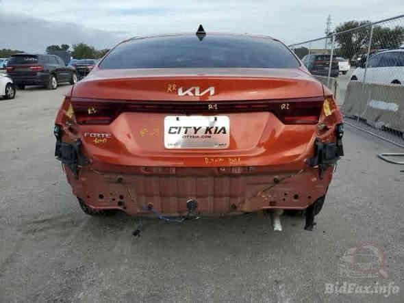 كيا فورتي موديل 2023 مكفوله من كلشي ضرر بسيط بس الطخه خفيفه بالدعاميه الوره والباقي مكفول تعتبر كلين لون مشمشي مواصفات نص رادار تحكم استيرن تحديد مسار مثبت سرعه درايف مود وباقي المواصفات معروفه الرقم بغداد وبسمي
السعر 178 المكان بغداد الجديده شارع المسبح 
هاتف ***********
