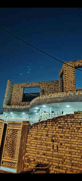 الدار للبيع 200 م تحتوي غرف 2 صاله 2 استقبال مع مدخل صحيات داخليه وخارجي مناور2 مطبخ حار وبارد طابق ثاني هيكل كامل مع حمام صب شركه ت***********
