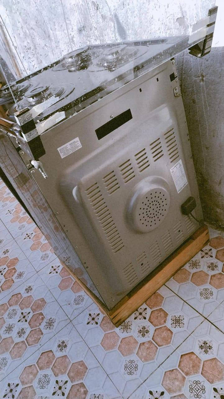 طباخ 4 اعيون وفرن مستعمل قليل شرط النضافه السعر 150 وبي مجال ***********
