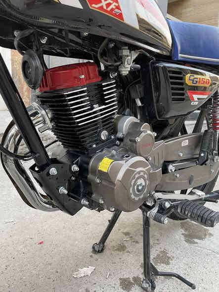 السلام عليكم 
دراجه شاينك للبيع موديل 2025 مرقمه بغداد دراجه زيرو ماشيه بس 2000 الفين صار شهر من امنزلها من الرمبه شخط مابيها السعر مليونين 
تواصل واتساب ***********
