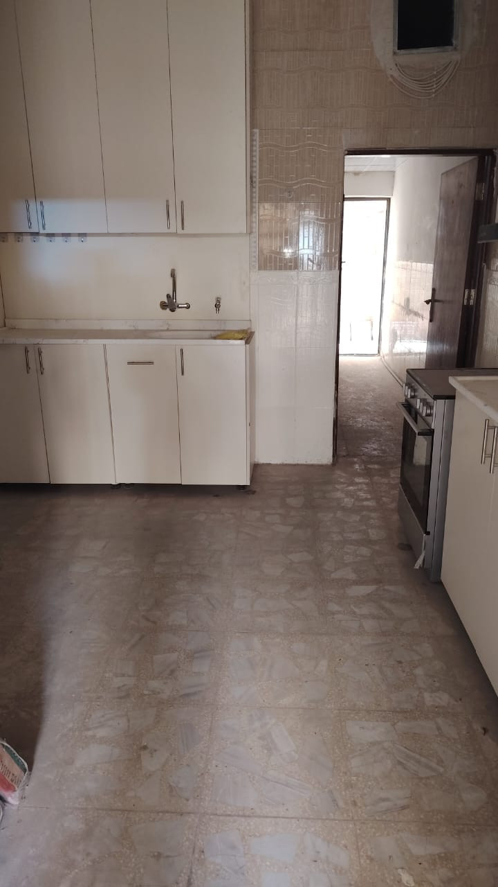 دار للبيع طابقين
١٣٠م الدورة حي المعلمين 
السعر ٢٤٠ باقي تفاصيل واتساب ***********
