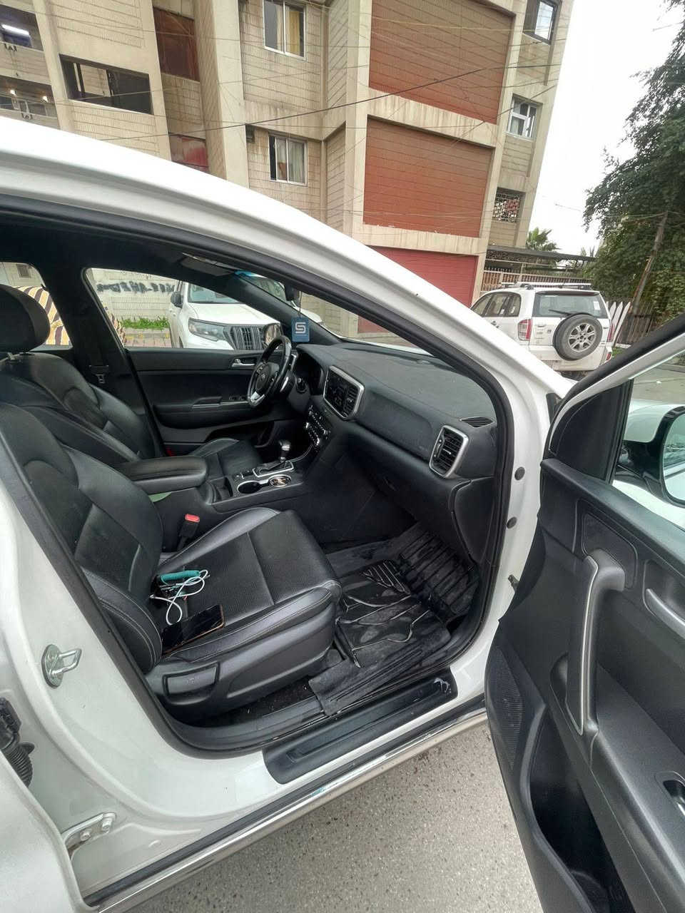 كيا موديل ٢٠٢٢ مكفوله بدون صبغ ولا ضرر  محرك وكير شرط تايرات جديده محرك 1600 سوبر مرايا شفط رقم بغداد شرط التحويل سنويه جديده ماشيه 195 الف رقم موبايل *********** كركوك, العراق
