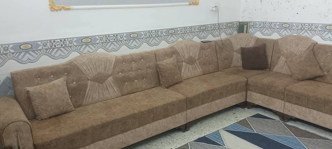 السلام عليكم تخون للبيع جديد تفصال نظيف 100% العنوان بغداد. ***********
