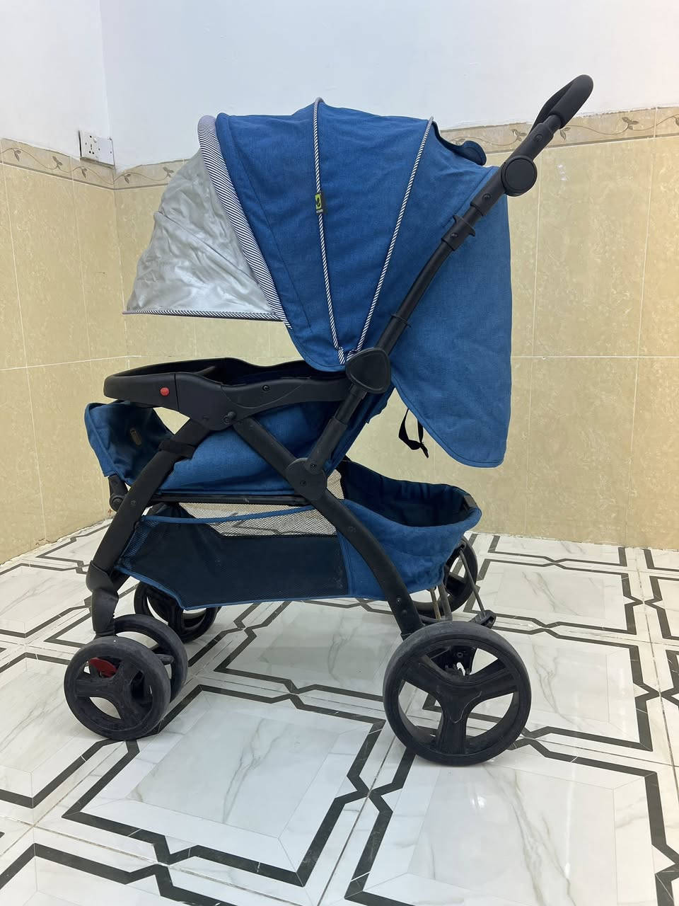 عارەبانەی مناڵان بۆ فرۆشتن کەم بەکار هاتووە زۆر خاوێنە*********** )***********)
