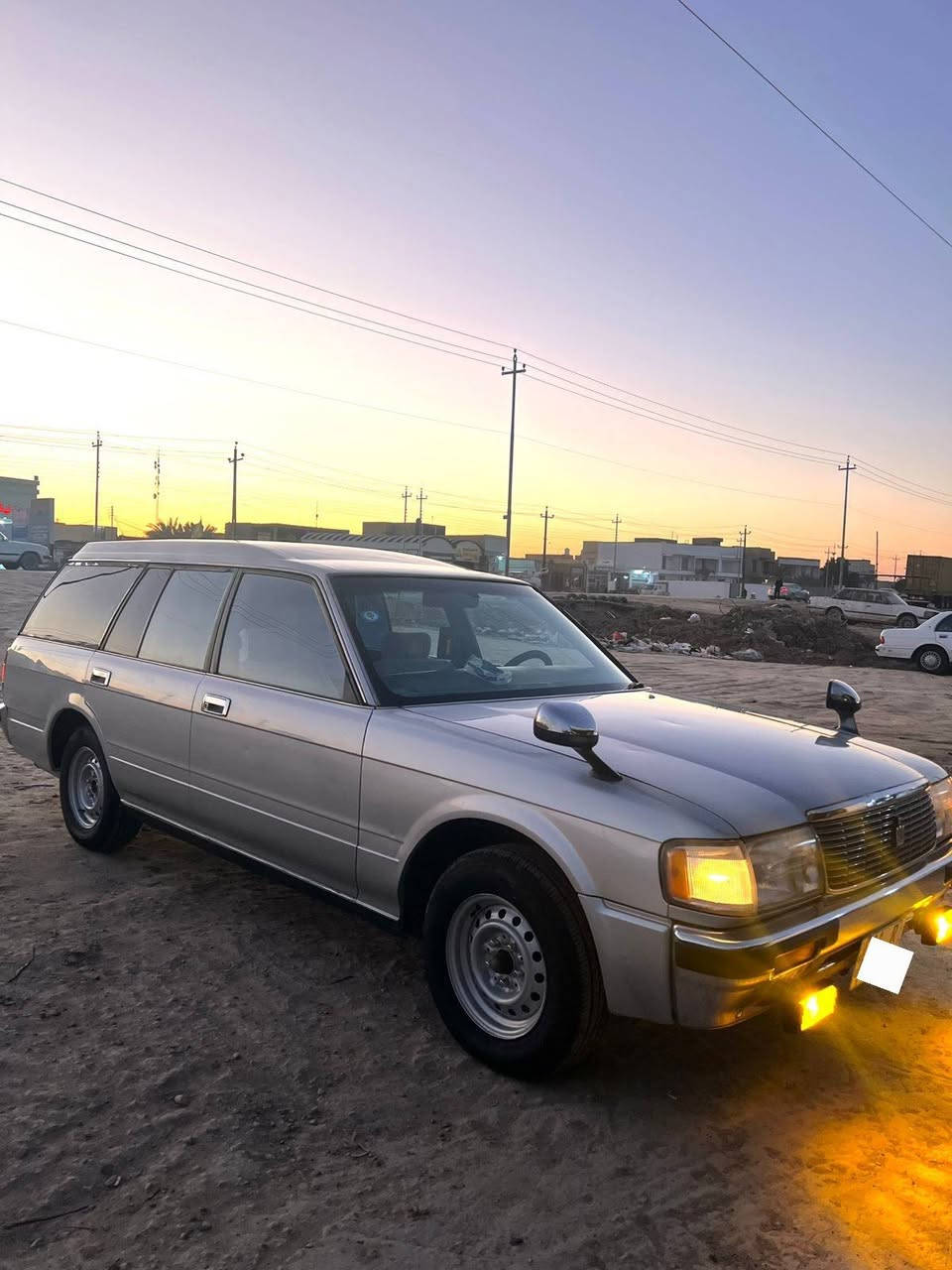 سلام عليكم
 كراون ديلوكس اصل موديل2000مكينه وكير VVT 2500 حاويه توني شاده  وتخم تاير وحداديه جاهزه من الطول للطول وكهربائيات كله شغاله حته الماسحه الخلفيه شغال سياره لايت زنون وبجم جديد ب جيس وكله اصلي  شرط مكفوله من الضربه بيه رشات صبغ بصيطه كلش سياره بلاديه والدوخل كله حاويه جديد بالكرتون السياره جاهزه ماتصرف عليه الف رقم بصره مشروع وطني الرقم الانكليزي  سنويه 2030 مكاني ناصريه سوق الشيوخ السعر 78 وبيه مجال بصيط للاستفسار الاتصال بالرقم ***********
