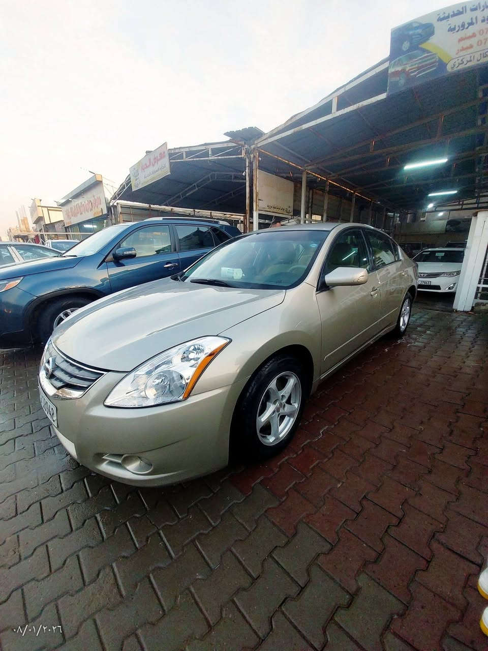 سلام عليكم شباب نيسان التيما موديل 2010 سيارة مصبوغة حزام للجمالية بدون ظربة مكينة كير صدر خلفي أمامي كهربائات كولة جاهز رقم اربيل وبسمنا تحويل ثاني يوم شرط السعر ب 83 وبيها مجال بسيط العنوان ديالى بعقوبة مقابل نادي الفروسية معرض لاتكال المركزي زورونا وبخدمتكم بادارة صدام عرف التميمي  رقم الهاتف 
***********
***********
