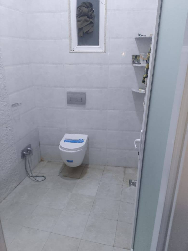 دار لبيع مساحه ٢٠٠ في منطقه حي  الحكيم قرب دبيه يتكون من غرفتين نوم وصاله وهول داخلي ومطبخ بارد+حار وصحيات خارجيه وداخليه سيراميك دراجه اوله وخلاطات دفن نضام حديث هاتف ***********
