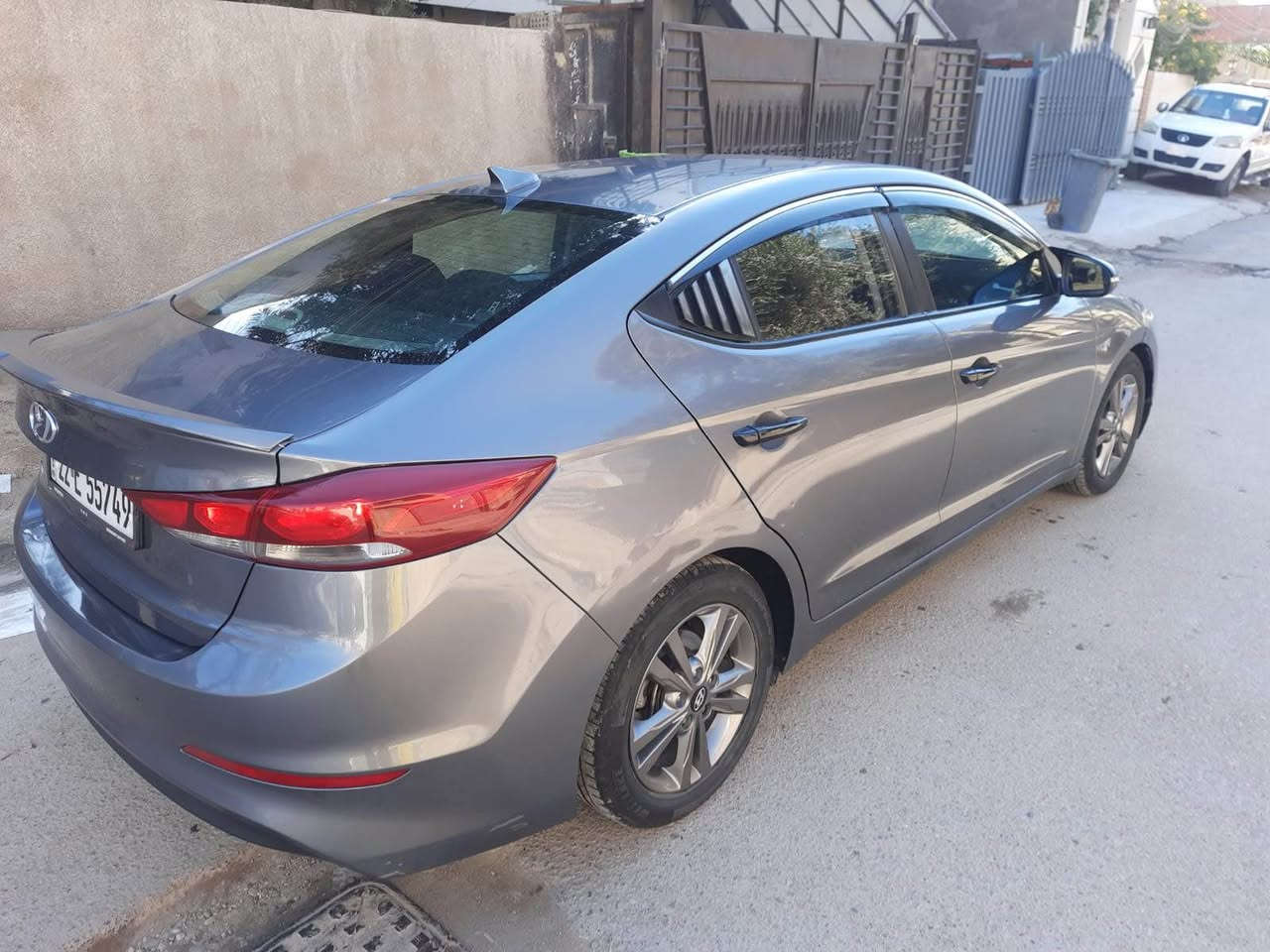 هونداي النترا 
محرك 2000 دوش 
مواصفات 
شاشة جبيره 
مري شفط 
رادار بالمري 
ويل كب 
تخم تاير جديد 
رقم اربيل باسم 
السياره جاهزة بدون اي نقص 
 
حادث السياره جاملغ مبدل ومصبوغ وبيها صفحة عكس السايق كلير من امريكا 

مكان السياره بغداد الدوره 
السعر 120 وبيها مجال 
*********** بغداد, العراق
