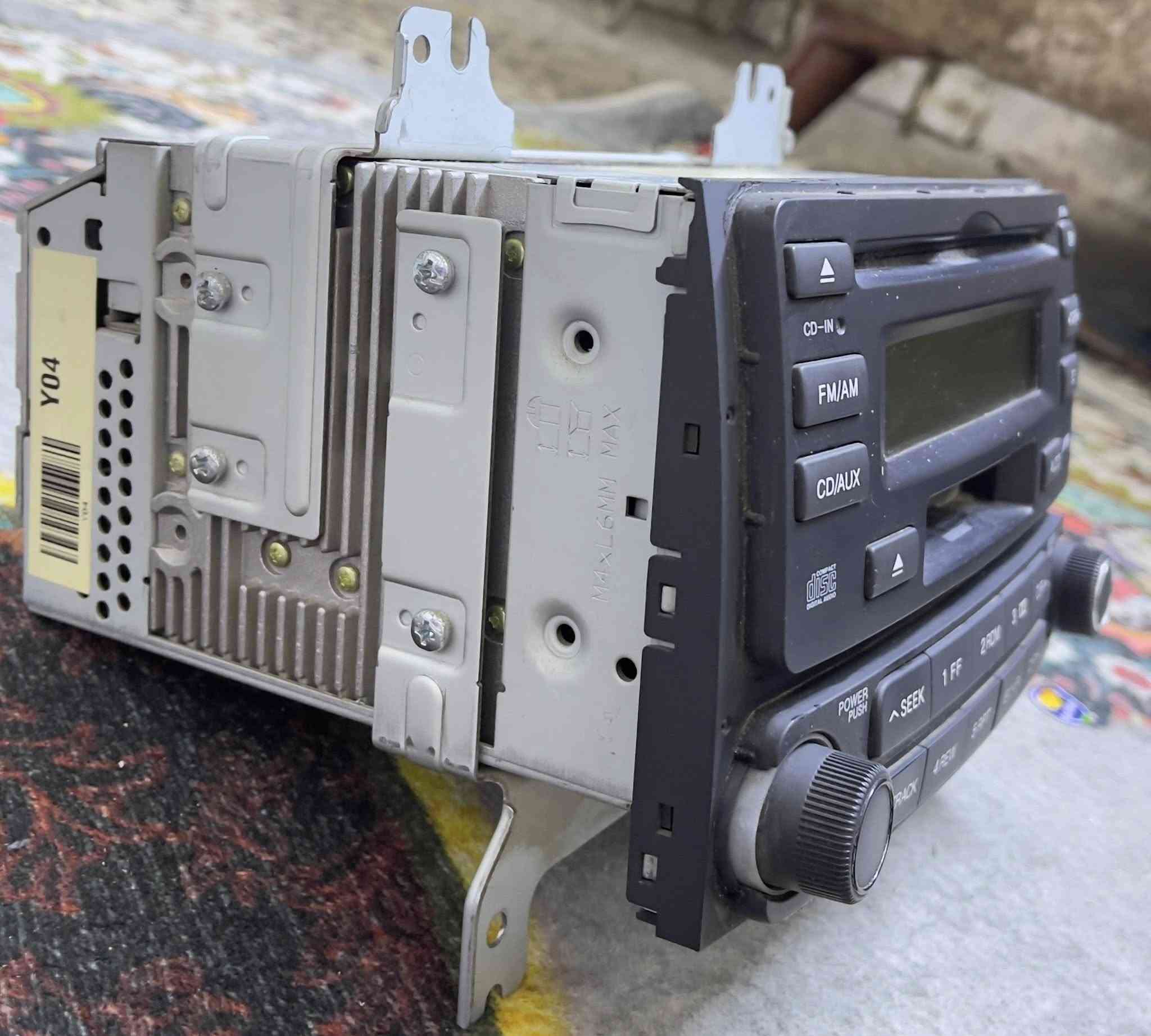 سلام عليكم الي يدور مسجل ويشغل كاسيت يعني مميز وبلادي الانتره مقدس من موديل ال2007 الى 2011 مسجل جديد وشرط الفحص مال كصه شرط جديد للبيع قيم واخض بدون كسران  مكاني بغداد مدينه الصدر ***********
