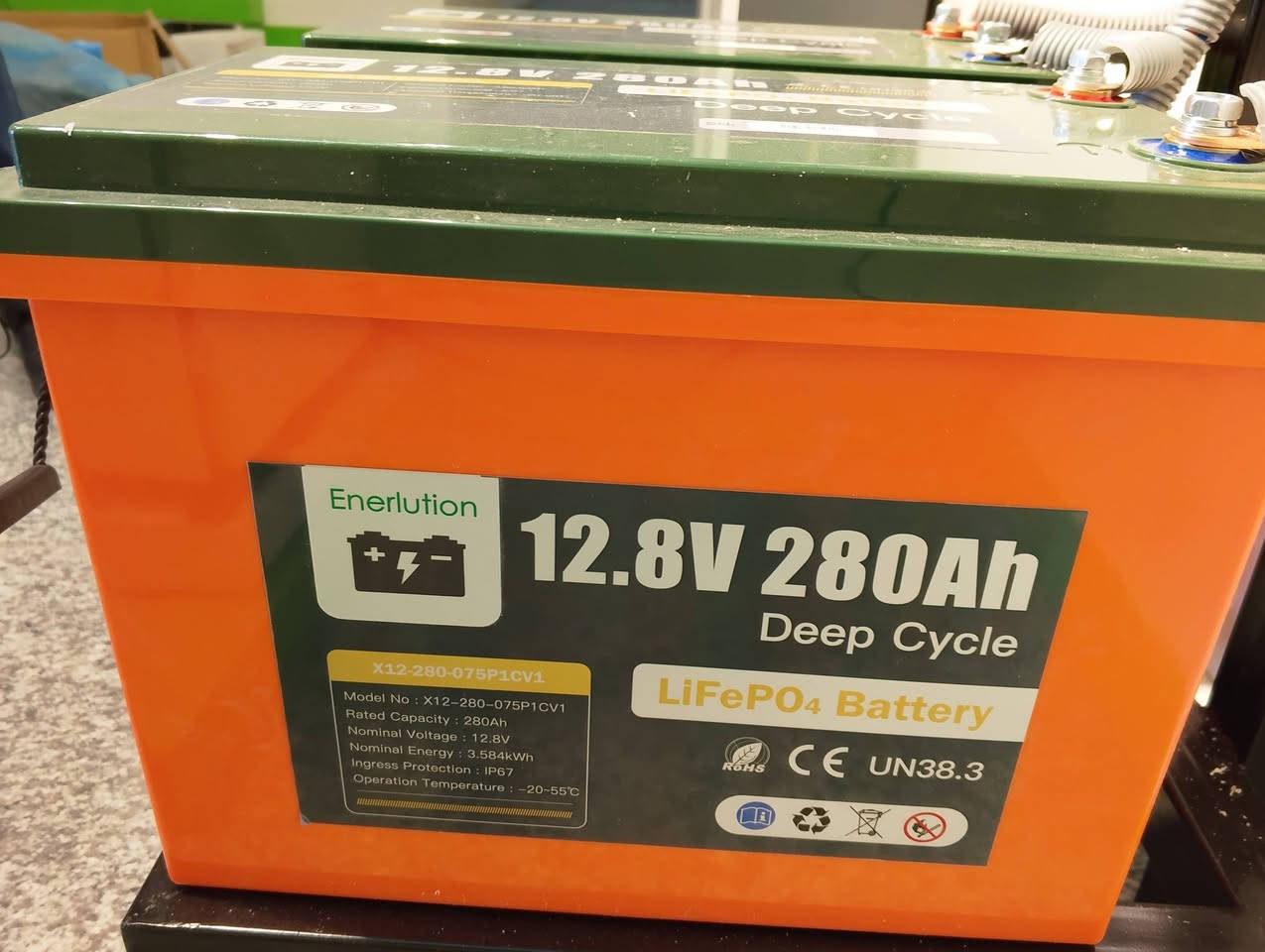 كهرباء ماكو سويتلكم منظومه اقتصاديه توصل ل٨ امبير 
تتكون من
انفيرتر ٤,٢ك مع واي فاي 
بطاريتين ليثيوم ٢٨٠ امبير
مع بورد الحمايه 
وتكدر تربطلها الواح 
بغداد القاهره 
ويوجد توصيل لكل العراق 
***********
