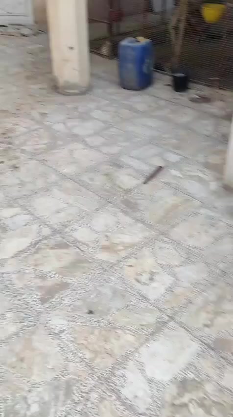 السلام عليكم بيت للبيع 200 متر في زين القوس شارع المله طابقين مبنيات ثنيهن ما بي نقص للتفاصيل اكثر تصال ع رقم ***********
