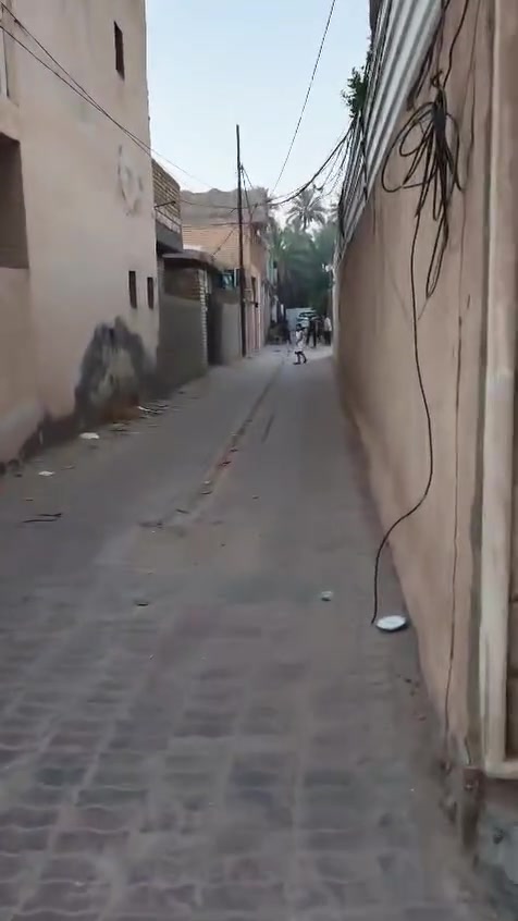 ---
*🏠 للبيع بيت طابقين دبل فاليوم - الجرية / شارع الشامي*

*الموقع المميز:* 
فرع الدكاترة، فرع مقرنص هادئ جداً بيه بس 7 بيوت فقط. 
يبعد 150-160م عن سايدين جرية عطيشي. واجهة 7.25م

*مواصفات البيت:* 
- *المساحة*: 130 متر
- *الطابق الأول*: استقبال مفتوح على الصالة بباب دفترية + صالة + مطبخ + صحيات + طارمة 5م
- *الطابق الثاني*: غرفتين نوم + صالة جبيرة + صحيات
- *خلفية*: حديقة/منور 2م إلى 2.25م 
- *البناء*: دنكتين، دبل فاليوم، تشطيب مرتب

*السعر*: 110 مليون دينار وبيه مجال 
*ملاحظة*: البيت مع الأثاث 

*للاستفسار والصور أكثر: تواصل خاص* 
***********"
