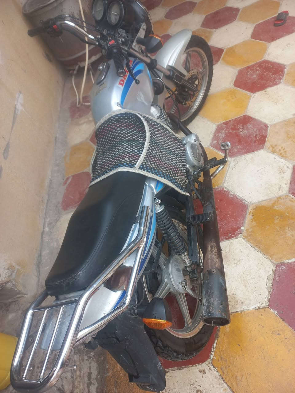 دراجه دايوند عضم البيع وراق صولي موديل ٢١ السعر ٧٠٠ وبيه مجال قليل وهاذه رقمي ***********
